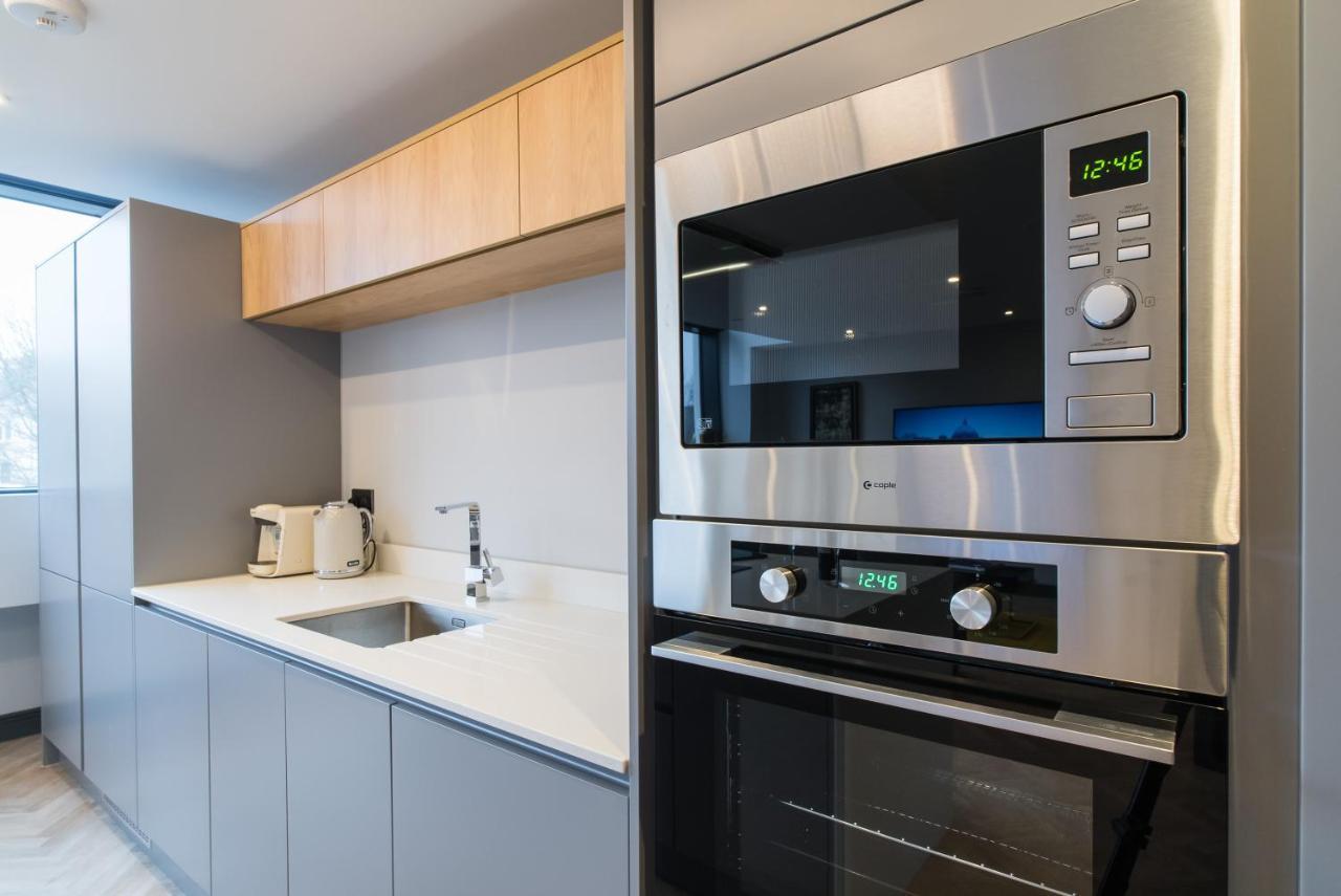 Luxe Apartments, The Moorwell, Parking, Gym - 10Mins Cardiff City Ctr Екстериор снимка