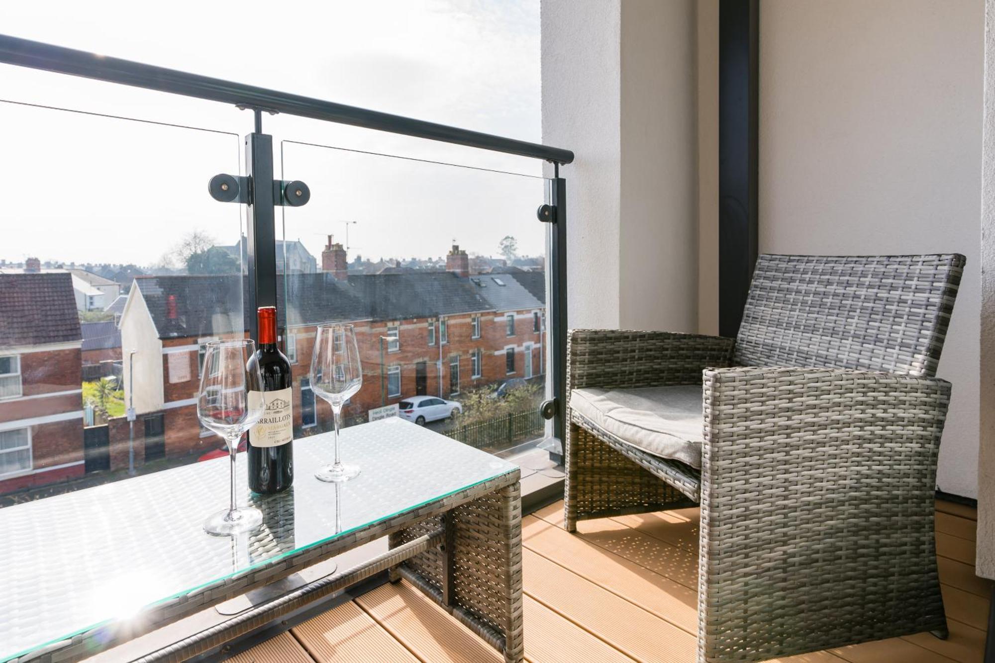Luxe Apartments, The Moorwell, Parking, Gym - 10Mins Cardiff City Ctr Стая снимка